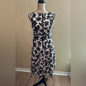 Very cute dress in great condition.